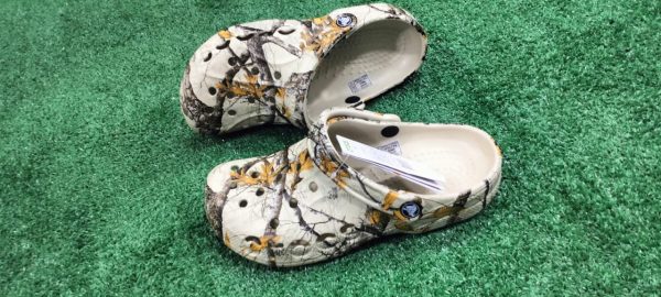 Crocs BAYA PRINT CLOG beige