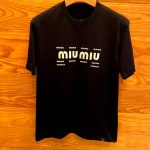 miu miu تيشرت بلاك هورس بوليفار قطن اسود