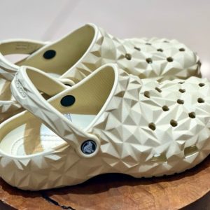 crocs gemetric Beige clog